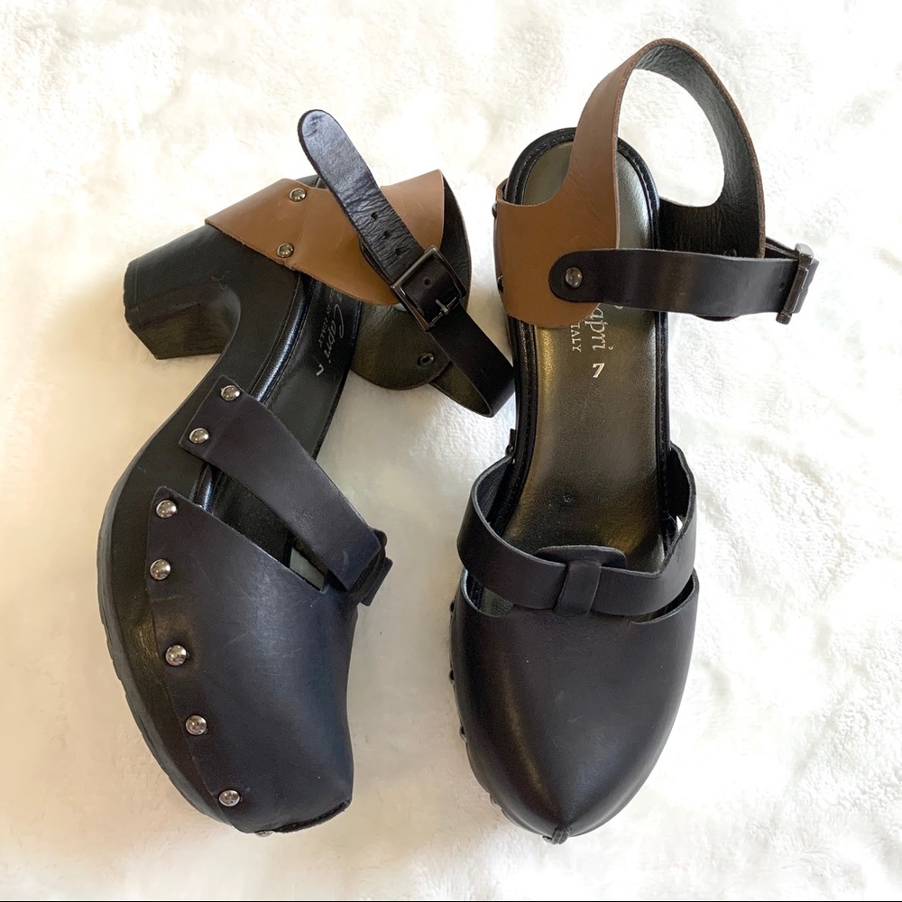 Anna Capri Black Leather Clogs
